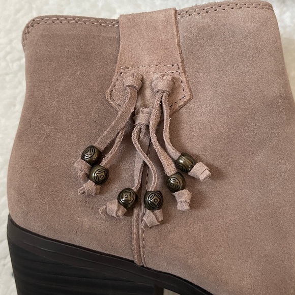 NWT White Mountain Havana Ankle Booties Suede (Genuine Leather) - Picture 7 of 7